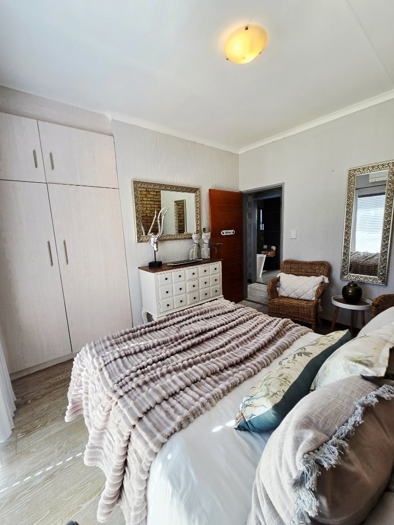 4 Bedroom Property for Sale in Flamwood North West